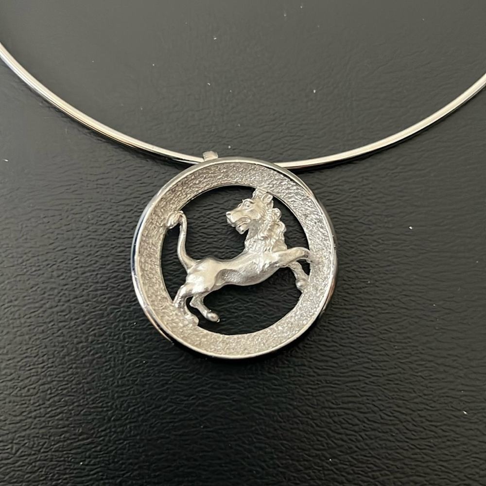 Vintage Crown Trifari Signed Leo Choker with Pendant